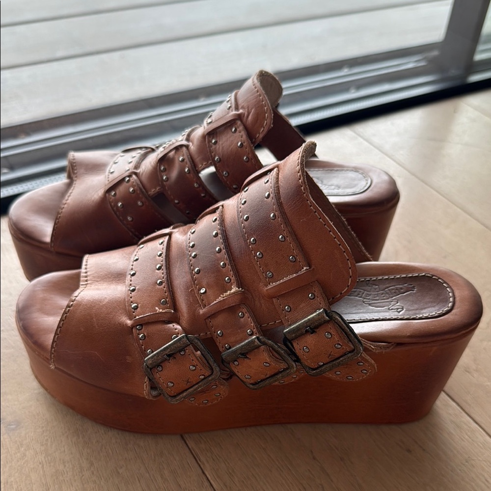 Freebird Landi platform wedge sandals
